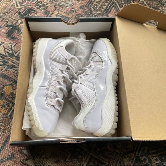 Jordan 11 Retro Low Shoes Girls Sz 1 Youth Pure Violet Kids 580522-101 Sneakers